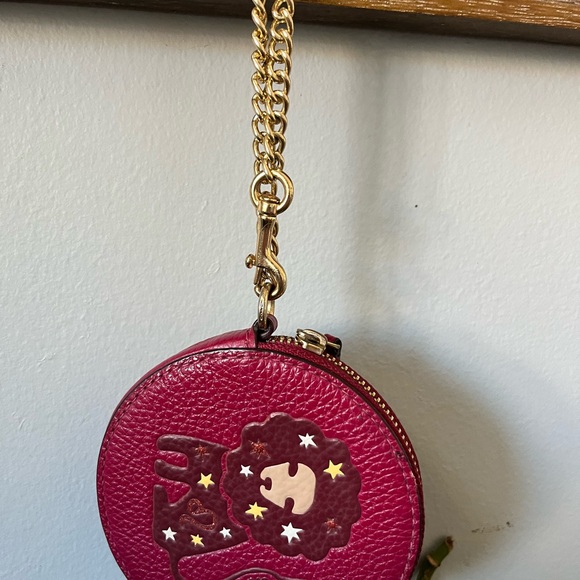 Coach Leo Zodiac Lion Round Coin Purse Burgundy Pebble Leather Chain Wallet Rare - Picture 12 of 15